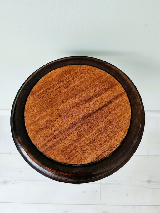 Mesita auxiliar antigua de madera maciza con patas torneadas. – bijzettafels, Wood (photo 2 of 11)