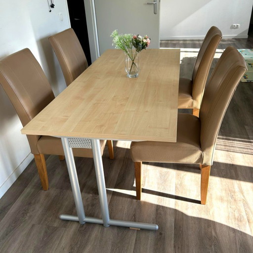 Eettafel/bureautafel met 4 stoelen