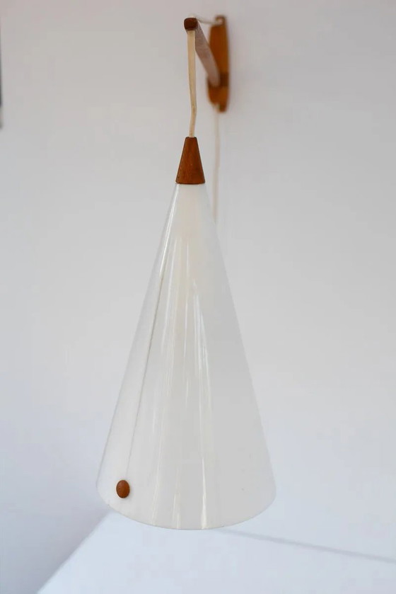 Image 1 of Applique murale suédoise en teck, style milieu du siècle, conçue par Uno et Östen Kristiansson pour Luxus, années 1960