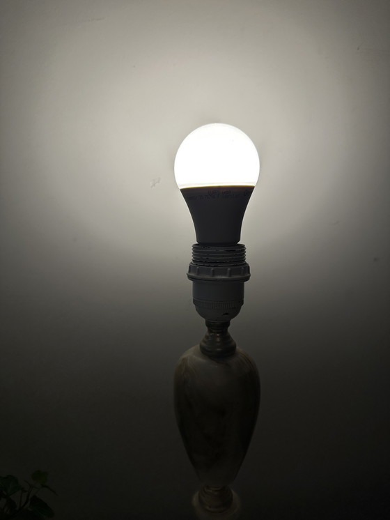 Image 1 of Lampe de table en albâtre avec détails en laiton