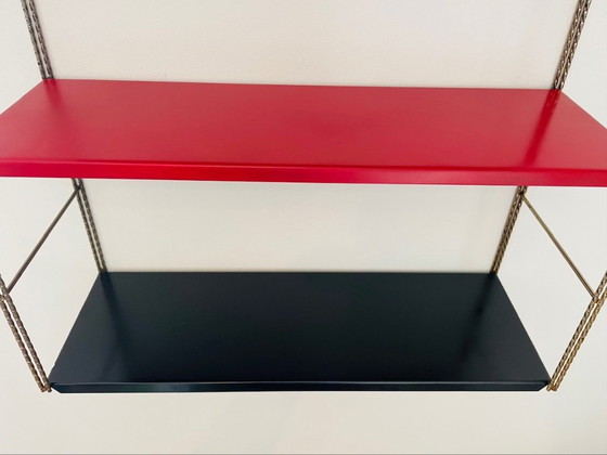 Image 1 of Estantería de pared ajustable de latón y metal, estilo moderno de mediados de siglo, década de 1960.
