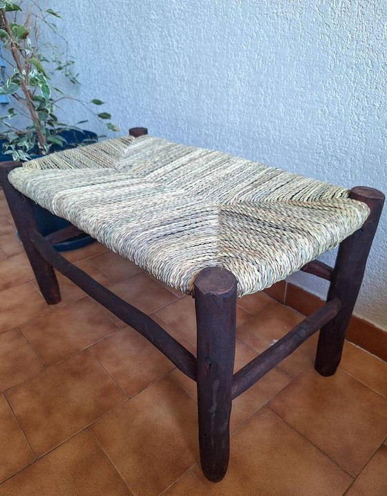 Panca marocchina in legno scuro con seduta in foglia di palma intrecciata – Panche (photo 6 of 8)