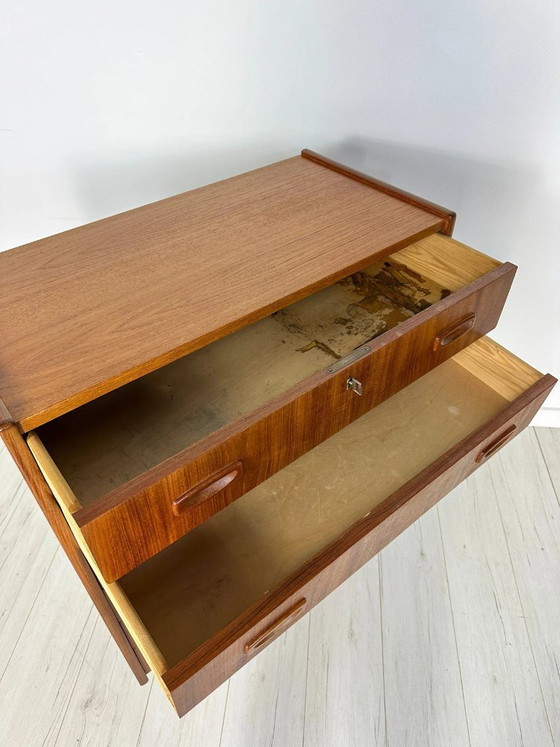 Image 1 of Vintage Deense teakhouten commode, minimalistische dressoir in mid-century modern stijl, jaren 60