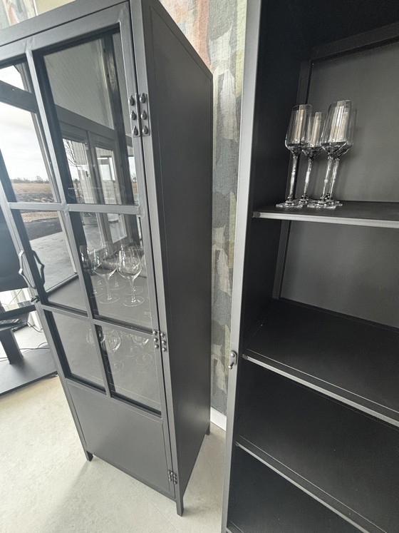 Image 1 of 2 buffets industriels noirs (1,77 x 59,5 l x 49,5) 250 € pour 2 meubles !
