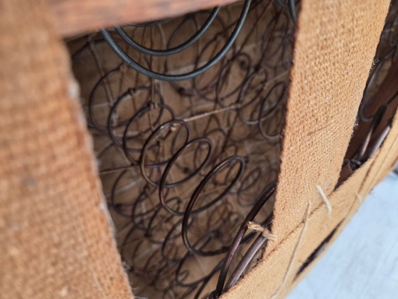 Image 1 of Deense driezitsbank uit de jaren 60, bekleed met groen meubelvelours en voorzien van eikenhouten poten.