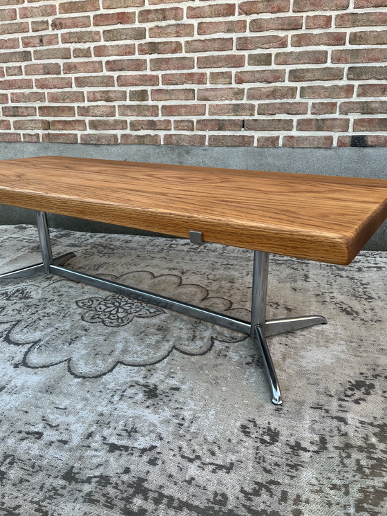 Image 1 of Tavolino da caffè vintage di metà secolo con piano in rovere massello e base cromata