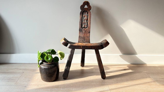 Image 1 of Unieke handgemaakte houten stoel – rustiek & sculpturaal