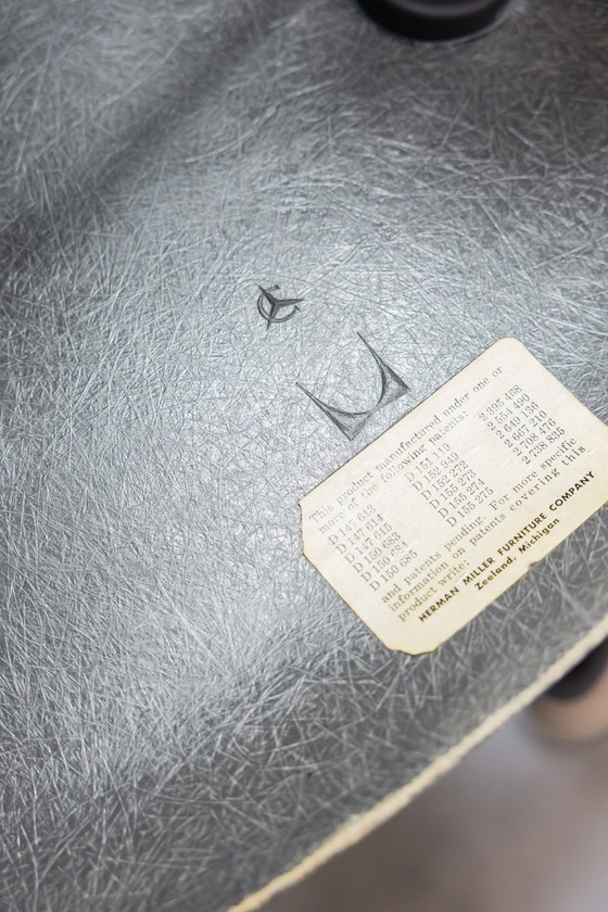 Image 1 of Sedie Eames DSW Elephant in fibra di vetro grigia, 6x