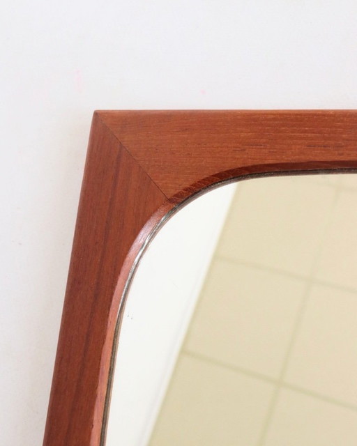 Espejo danés antiguo, marco de teca, forma orgánica, mediados de siglo.