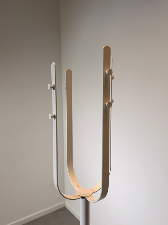 Image 1 of Perchero de metal blanco Calligaris