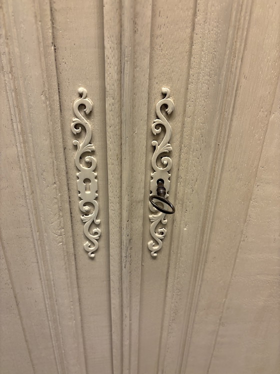 Image 1 of Brocante kledingkast