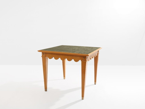 Maxime Old French eikenhouten speeltafel met messing details en groen suède, 1940