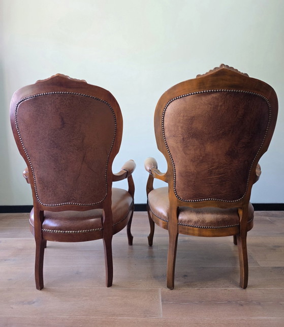 Image 1 of Set van 2 vintage leren fauteuils – Louis XV stijl