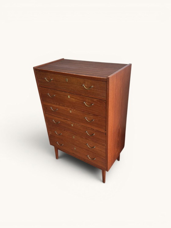 Cómoda danesa antigua "Tallboy" de teca con tiradores de latón. – Wood, Brass (photo 5 of 11)