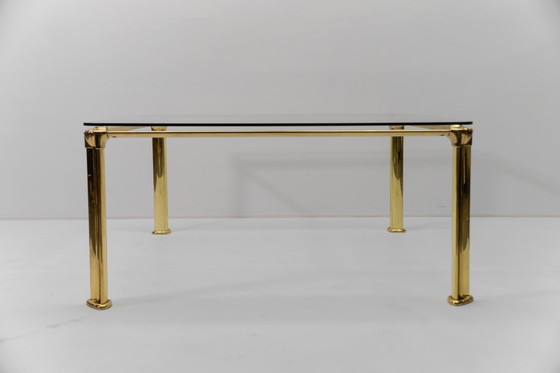 Image 1 of Table basse Hollywood Regency en laiton doré et verre, années 1970