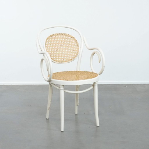 Sedia da bistrot bianca vintage con braccioli in stile Thonet