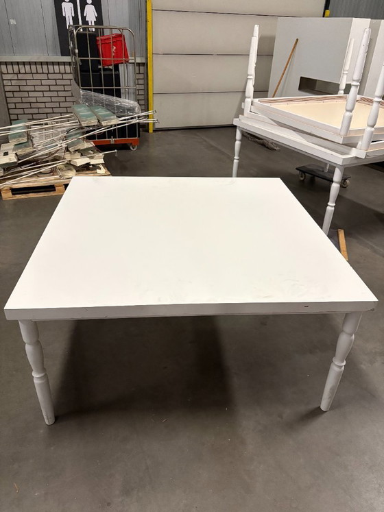 Image 1 of Grote witte houten tafel 150x150 cm – Landelijke stijl