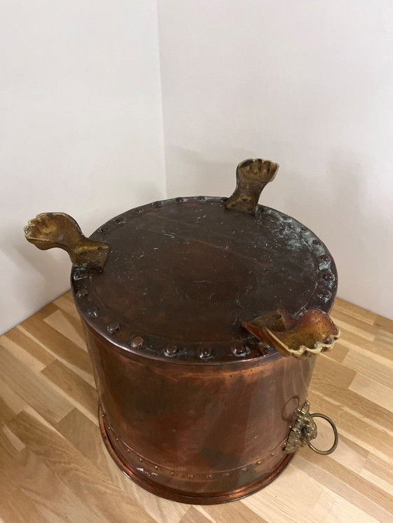 Image 1 of Cubo de chimenea antiguo de cobre rojo con bronce y caja de leña