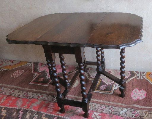 Antique Farmhouse Patinated Extendable Dining Table in Oak with Carved Edges, 1900
