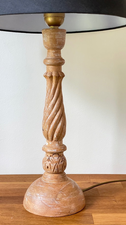 Vintage lamp van houtsnijwerk
