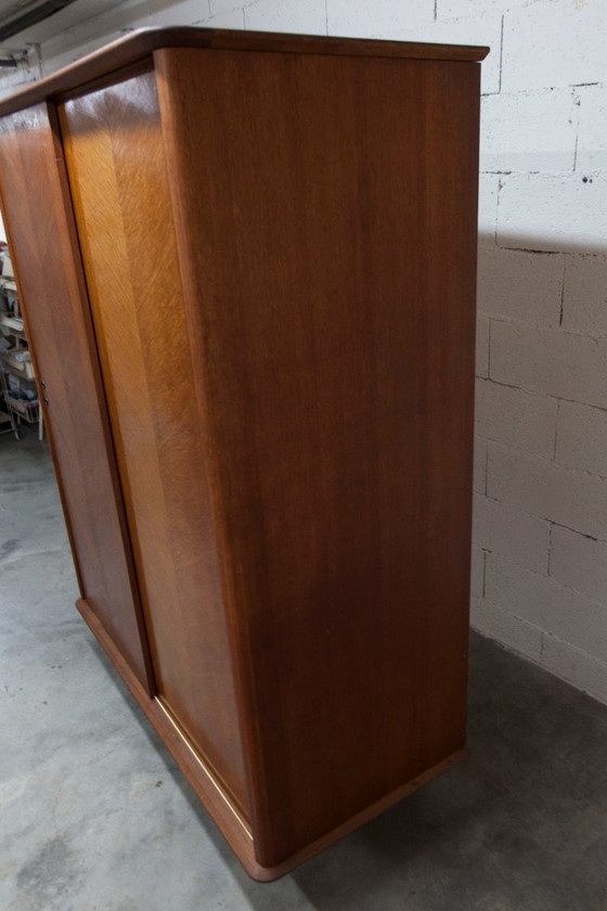 Image 1 of Jaren 30 kledingkast met schuifdeuren en een nieuw bovenblad