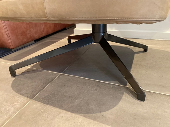 Sgabello/poggiapiedi Minotti Prince – Poggiapiedi e pouf, Leather, Metal (photo 3 of 7)