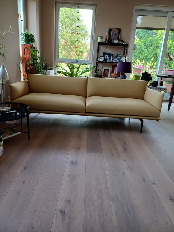 Image 1 of Canapé jaune doré Outline Muuto