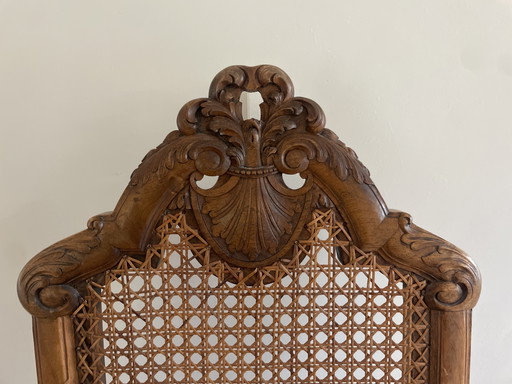 Fauteuil ancien spécial en bois