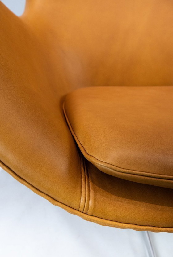 Image 1 of The Egg, Model 3316 Designed