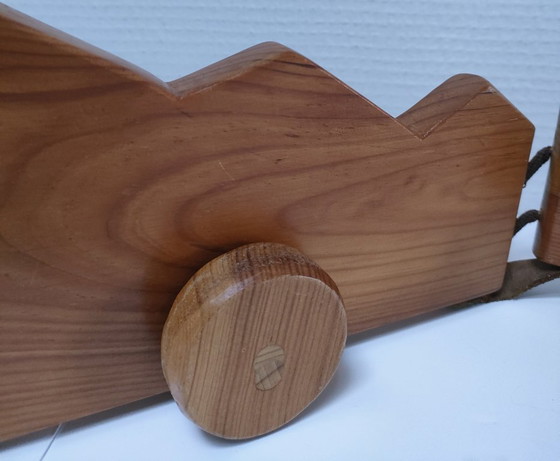 Image 1 of Escultura articulada de cocodrilo de madera maciza