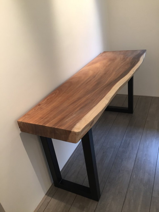 Image 1 of Hermosa mesa auxiliar de PW Interiors