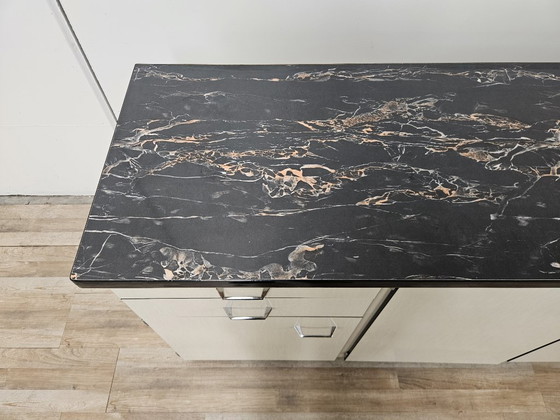 Image 1 of Formica keukenbuffet met marmereffect uit 1970