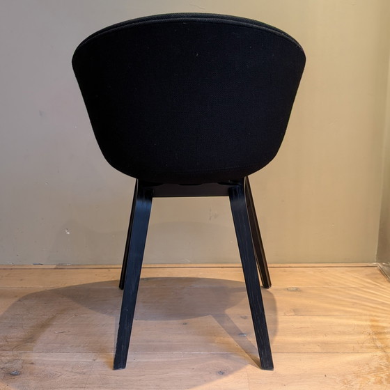 Image 1 of 2x Hay AAC 23 Acerca de una silla