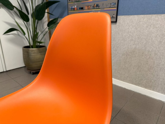 Vitra | Eames | DSR | Rusty orange | 4 pezzi – Sedie da pranzo, Plastica, Cromo (photo 8 of 10)