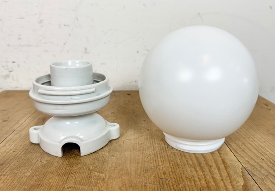 Image 1 of Vintage porseleinen plafondlamp met melkglas, jaren 50