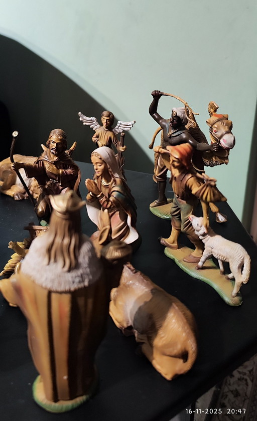 Very extensive old nativity scene / Christmas table