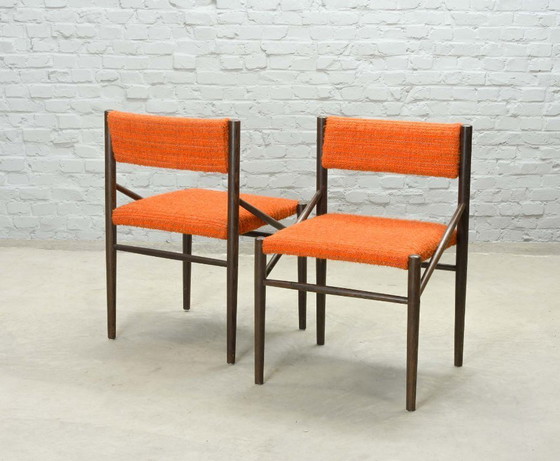 Set aus 4 Esszimmerstühlen aus Wengé-Holz mit orangefarbenem Bouclé-Stoffbezug. Niederlande, 1960er Jahre. (photo 6 of 13)