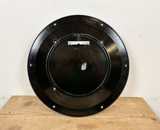 Image 1 of Industriële bakelieten fabriekswandklok van Pragotron, jaren 70