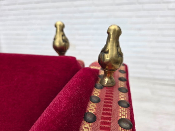 Image 1 of 1970, Deense 2-zits "Spaanse" drop arm sofa, kersenrood meubelvelours.