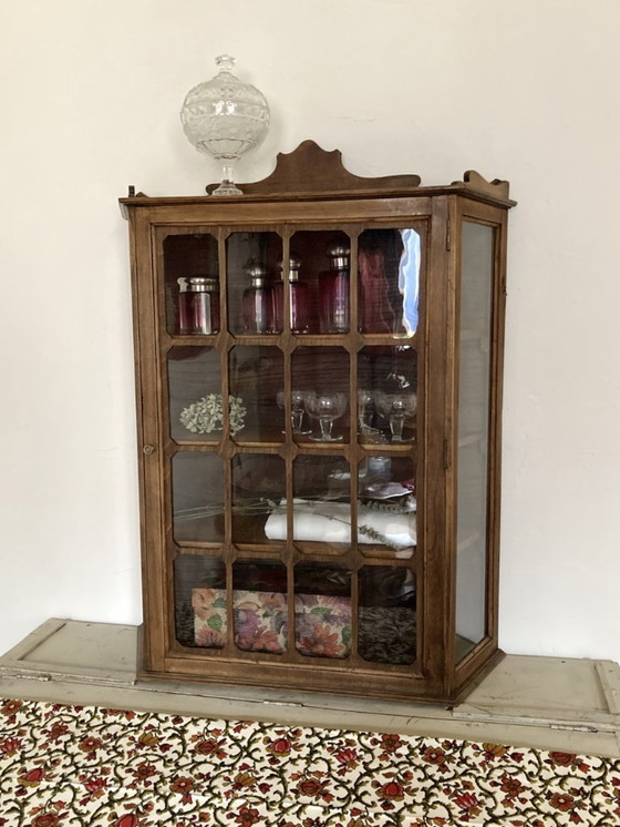 Image 1 of Vitrine murale ancienne en bois