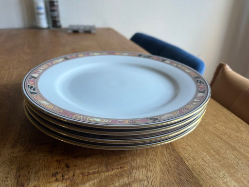 Cuatro platos de porcelana de Laklain