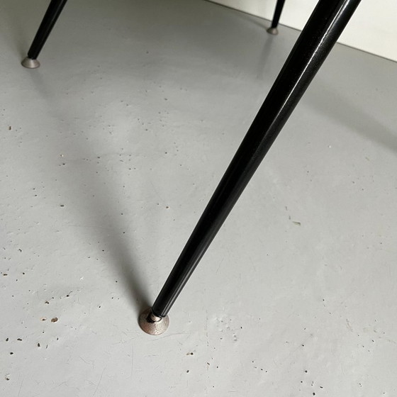 Image 1 of Franse fauteuil in mid-century modern stijl uit de jaren 70: roze chenille Olympia-stoel