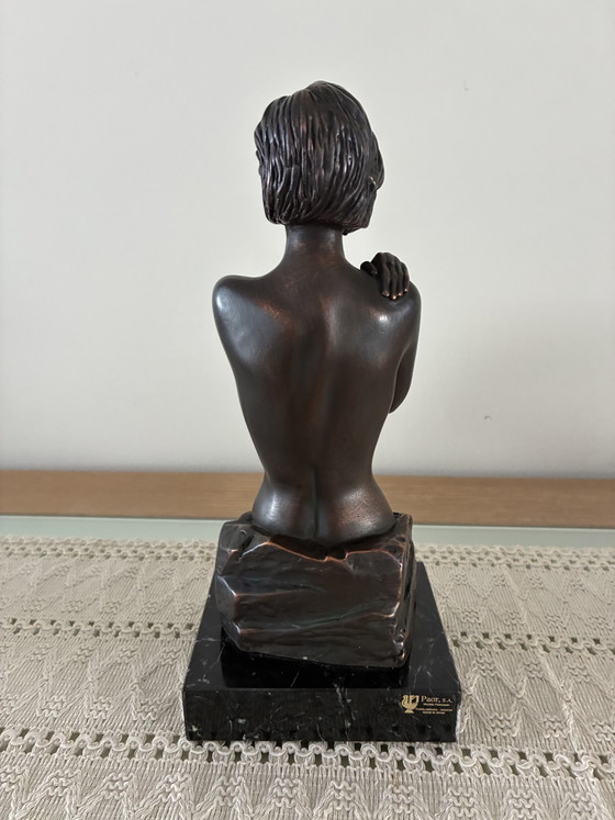 Image 1 of Paor S.A. Madrid – Buste féminin signé – Patine bronze – Socle en marbre