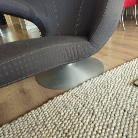 Leolux Parabolica – Design Armchair in top condition – Textile (photo 3 of 5)