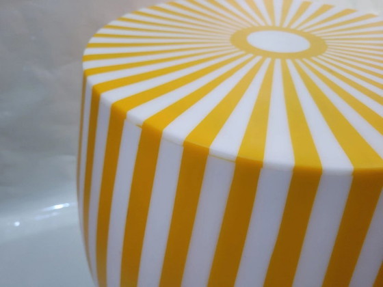 Image 1 of Tavolino laterale artigianale marocchino giallo e bianco - Artisanal Bijzettafel