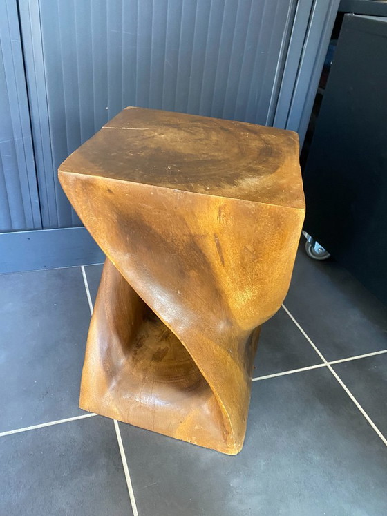 Kruk van massief, onbewerkt walnotenhout, uit één stuk gesneden, 1970 – Krukjes, Wood (photo 14 of 16)