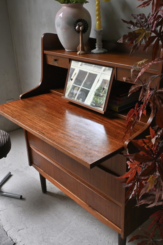 Image 1 of Scrivania/toletta di design danese con specchio nascosto