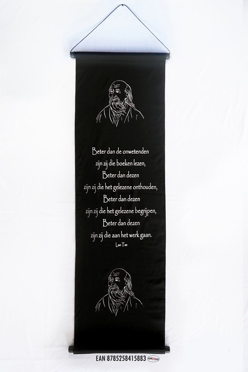 Een Unieke Wanddecoratie of Meditatiebanner Met een Levensbeschouwelijke Uitspraak