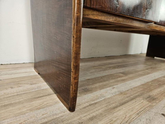 Image 1 of Art Deco dressoir in walnoot en licht walnoot.