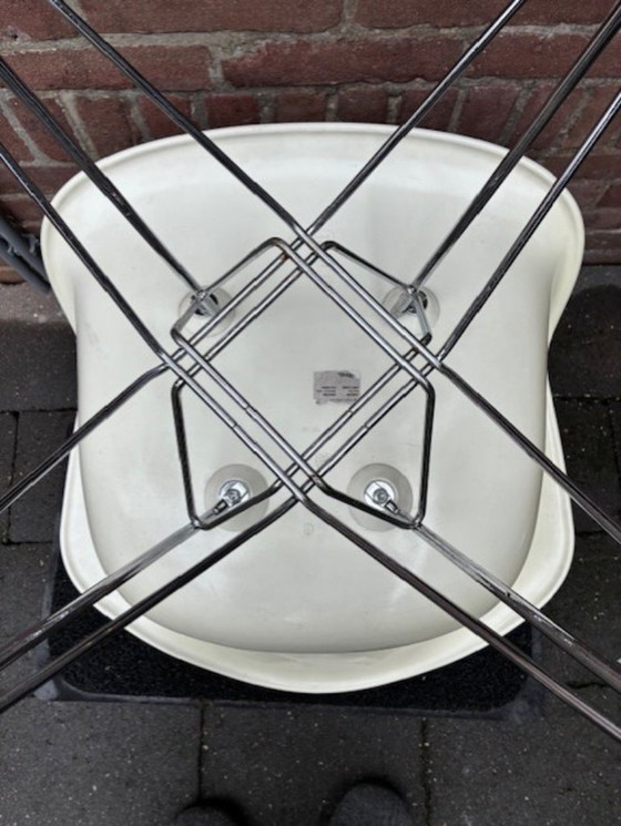 Image 1 of 4 pezzi di sedie Eames Dar